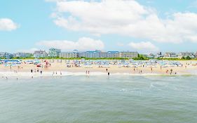 La Mer Beachfront Resort